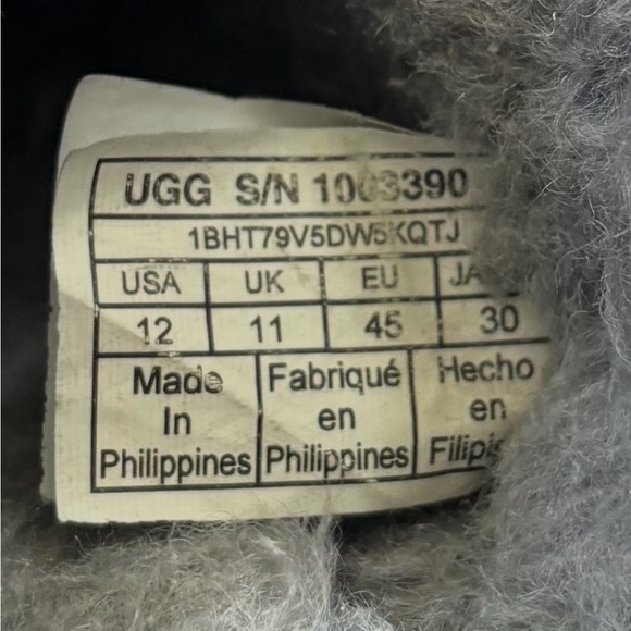 SOLD ❤️ UGG Men's Dark Suede Olsen Moccasin Loafers with Gray Laces - Picture 2 of 7